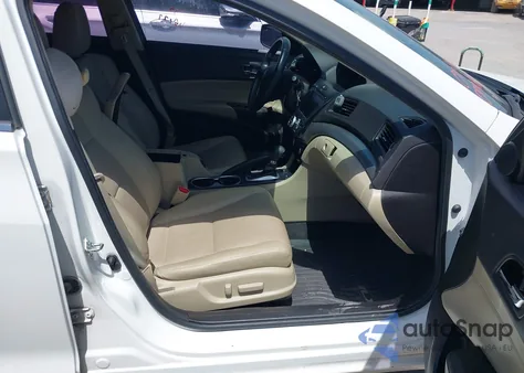 2016 Acura Ilx Premium Package/Technology Plus Package z USA, uszkodzony, nr VIN 19UDE2F7XGA016425